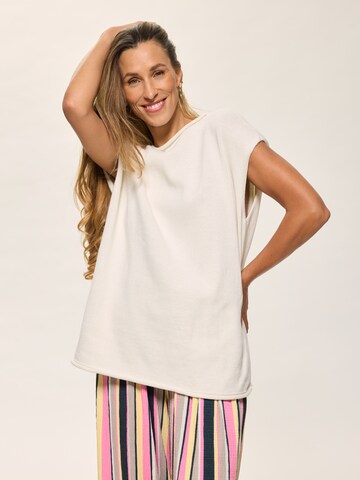 Kamila Šikl Топ в бяло: отпред