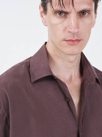 Fit confort Chemise Giesto en marron