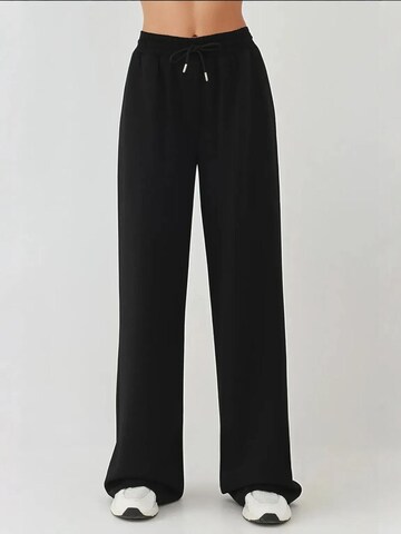 Hiccup Wide leg Workout Pants 'Jogginghose' in Black: front