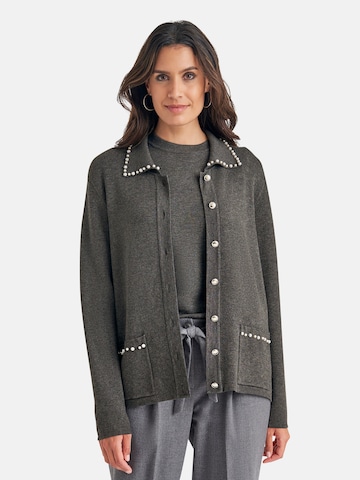 MADELEINE Strickjacke in Grau: Vorderseite