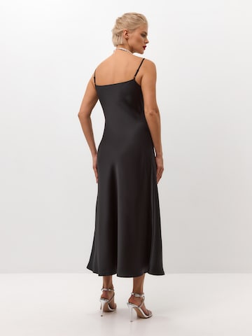 Serena Silueta Obleka 'Midi satin slip dress 'Majestic'' | črna barva