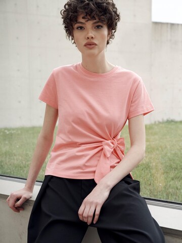 I want the moon Shirt 'ELEVATE_ Zoe' in Orange