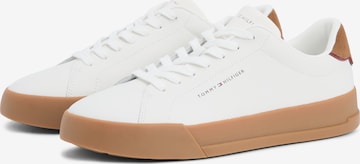 TOMMY HILFIGER - Zapatillas deportivas bajas 'Court' en blanco: frente