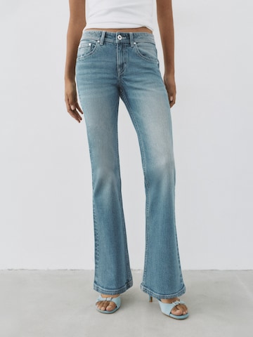 Pull&Bear Дънки Bootcut Дънки в синьо: отпред