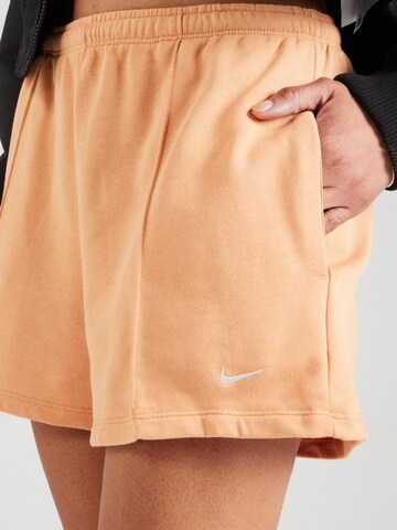 Nike Sportswear Regular Byxa i orange