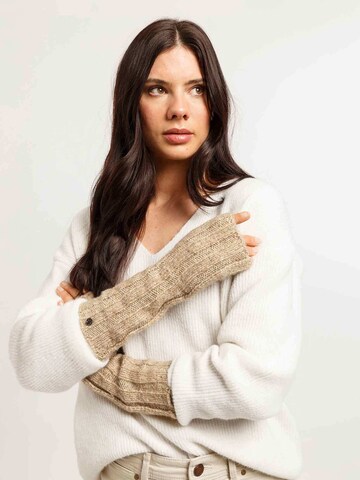 LOEVENICH Full Finger Gloves in White