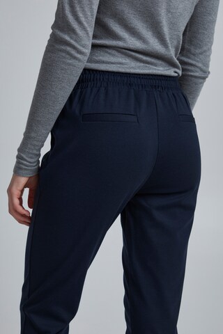 Coupe slim Pantalon 'KATE' ICHI en bleu