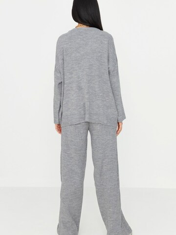 Trendyol - Traje para estar en casa en gris