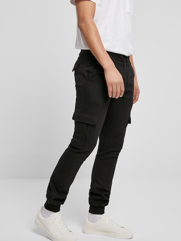 Urban Classics Tapered Cargo trousers in Black: front