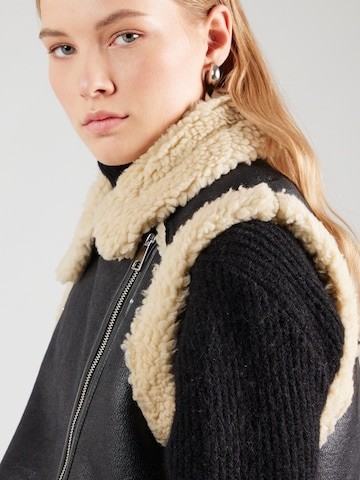 VERO MODA Vesta 'VMKAY' – černá