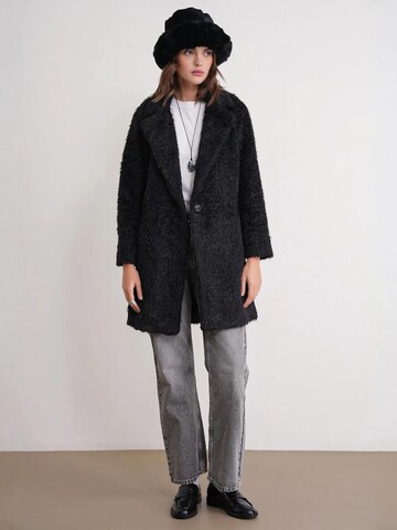 MixRay Between-Seasons Coat in Black