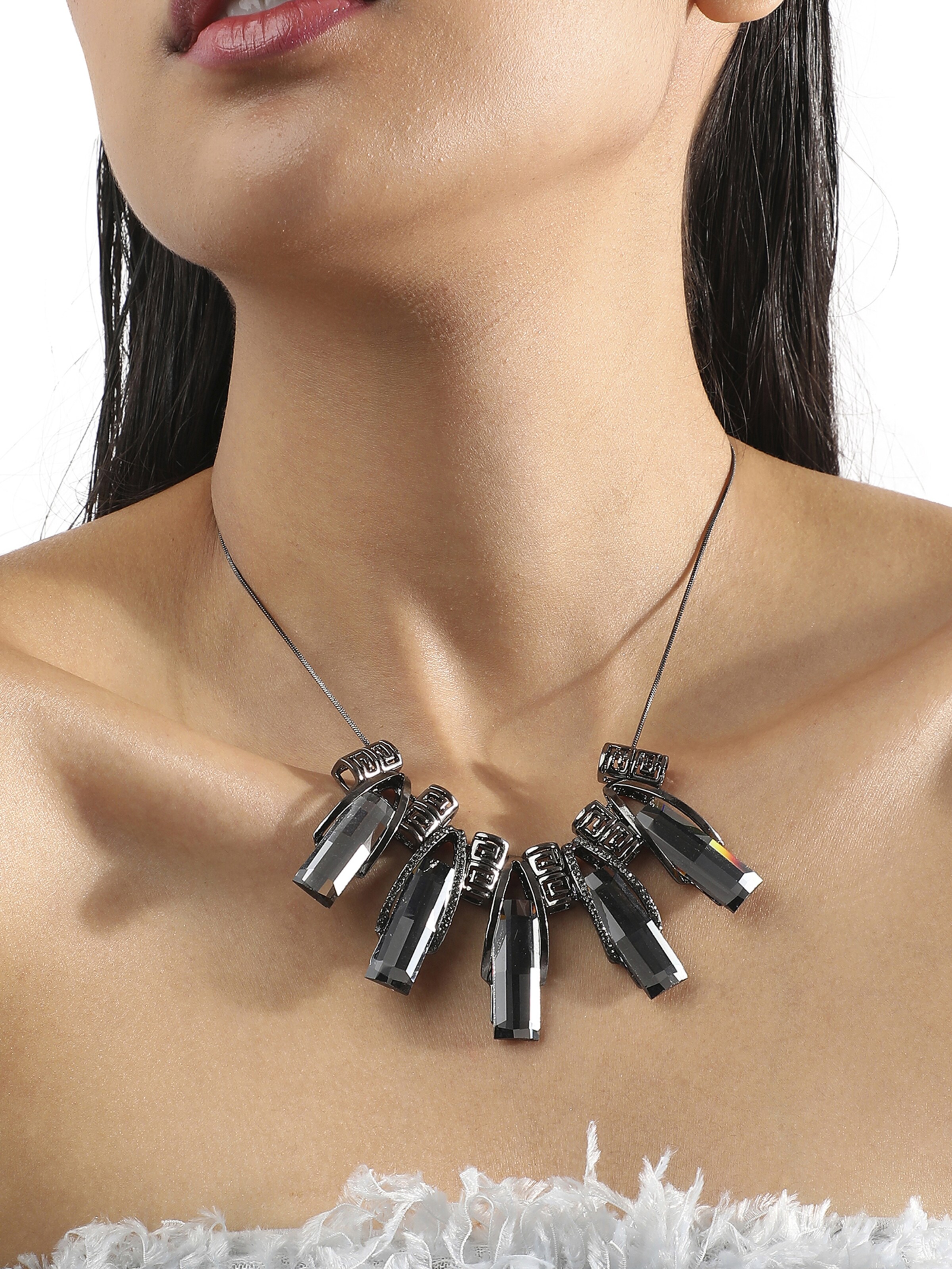 SOHI Łańcuszek w kolorze czarny