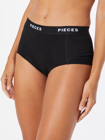 PIECES Boyshorts in Black: front