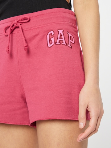 GAP Regular Shorts 'HERITAGE' in Rot