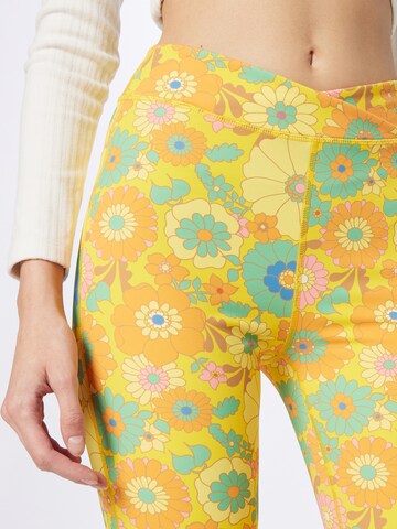 ABOUT YOU x Sofia Tsakiridou Skinny Leggings 'Carolin' in Yellow