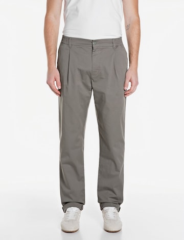 REPLAY Chino Pants in Brown: front