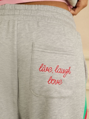 Loosefit Pantaloni di love & roses in grigio