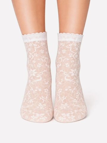 Lycille Fine Stockings in White: front