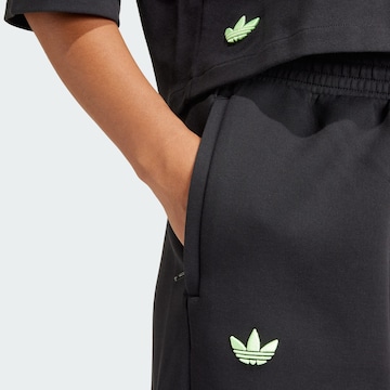 ADIDAS ORIGINALS Tapered Broek 'Neuclassics' in Zwart