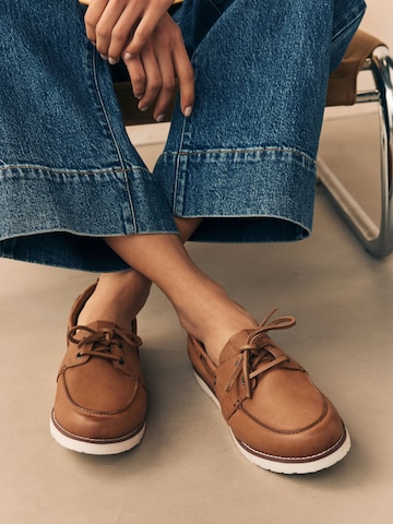 Chaussure à lacets Next en marron