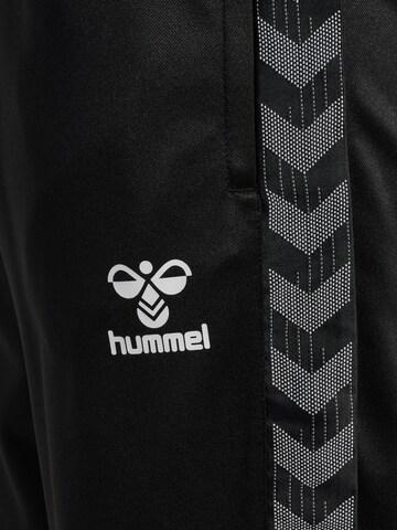 Effilé Pantalon de sport Hummel en noir