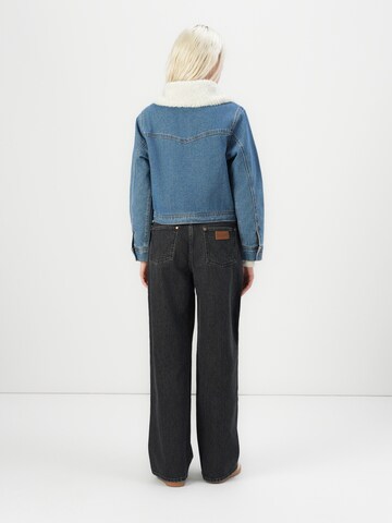 WRANGLER - Chaqueta de entretiempo en azul: atrás