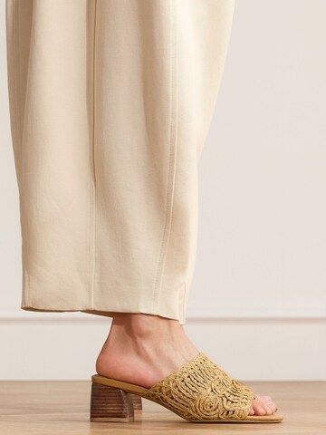 MANFIELD Mules in Brown