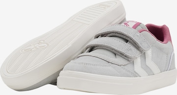 Hummel Sneaker in Grau