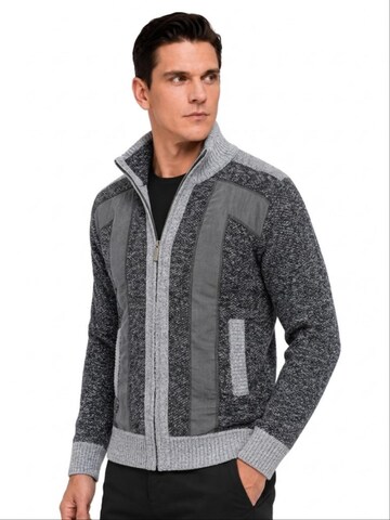 ALLTHEMEN Strickjacke 'Maschenspiel'‌ in Grau