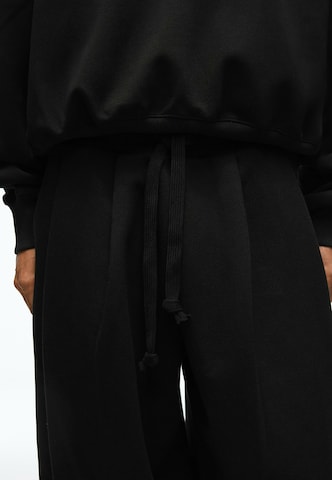 Wide Leg Pantalon à pince Bershka en noir