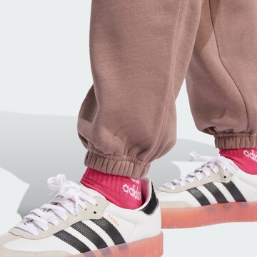 Effilé Pantalon 'Essentials' ADIDAS ORIGINALS en marron