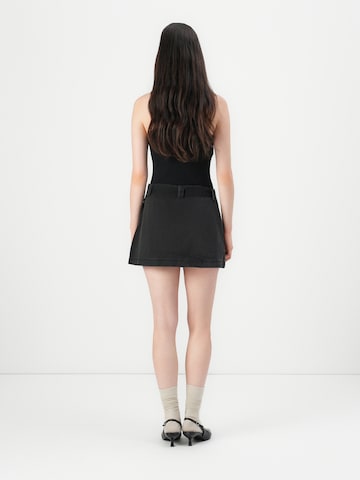 GAP Hame värissä musta