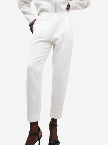 Adolfo Dominguez Slim fit Pleat-Front Pants in White: front