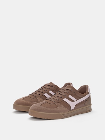Sneaker bassa di Pull&Bear in marrone