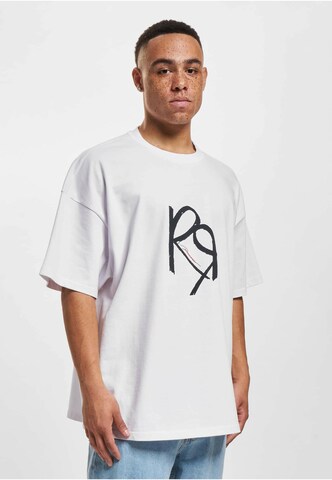 ROCAWEAR Μπλουζάκι σε λευκό: μπροστά