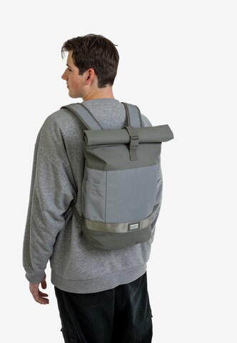 OAK25 Rucksack 'Commute M' in Grün: predná strana