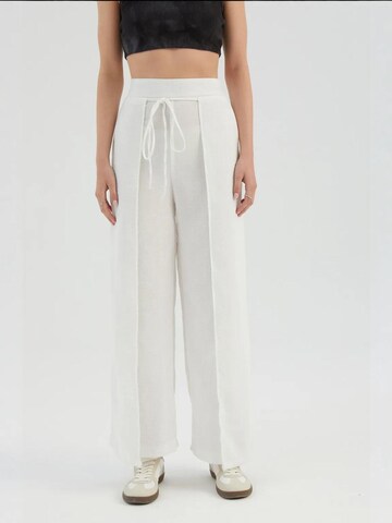 Hiccup Wide Leg Hose in Weiß: Vorderseite