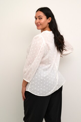 KAFFE CURVE - Blusa 'Jolana' em branco