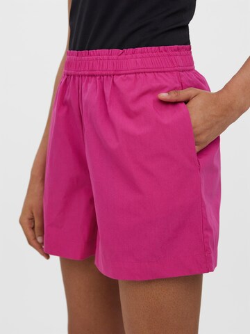 VERO MODA Szeroka nogawka Spodnie 'Hella' w kolorze różowy