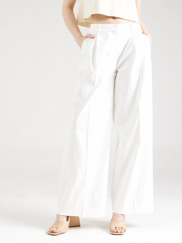 Warehouse Wide leg Pleat-Front Pants in White: front