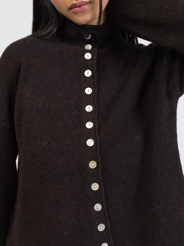 BROKE + SCHÖN Knit Cardigan 'Strickjacke mit Stehkragen' in Brown