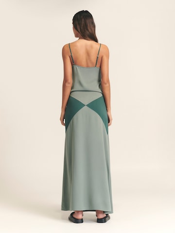 St MRLO Skirt 'SHADOW' in Green: back