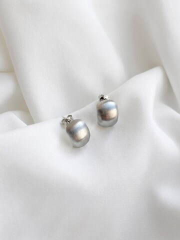 Kamakula Earrings 'Minimal Dome' in Silver