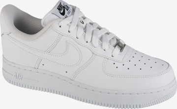 NIKE Matalavartiset tennarit 'Nike Air Force 1 07' värissä valkoinen: etupuoli