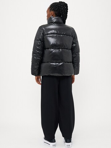 Vero Moda Petite - Chaqueta de entretiempo 'VMSABRINA' en negro