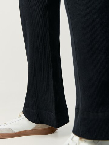 Born Living Yoga Flared Trousers in Black