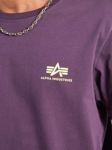 ALPHA INDUSTRIES Regular Fit T-Shirt in Lila