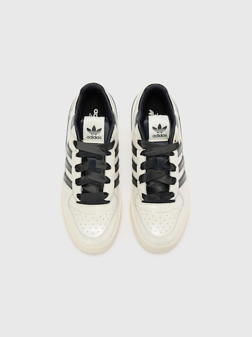 ADIDAS ORIGINALS Rövid szárú sportcipők 'FORUM' - fehér: felül