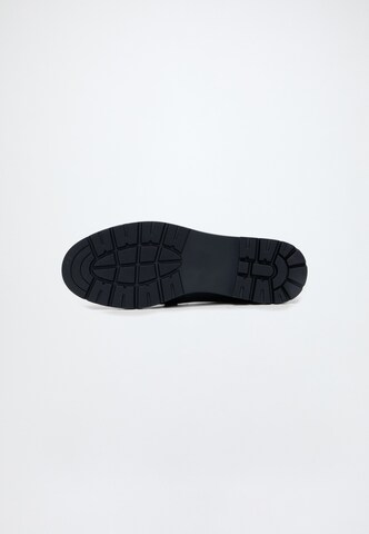 Chaussure basse 'Irma' ABOUT YOU en noir