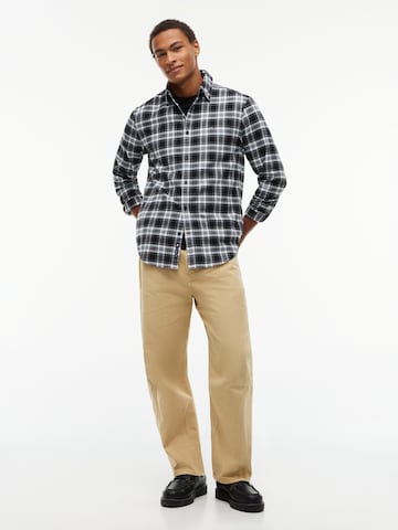 Tommy Jeans Regular fit Button Up Shirt in Black